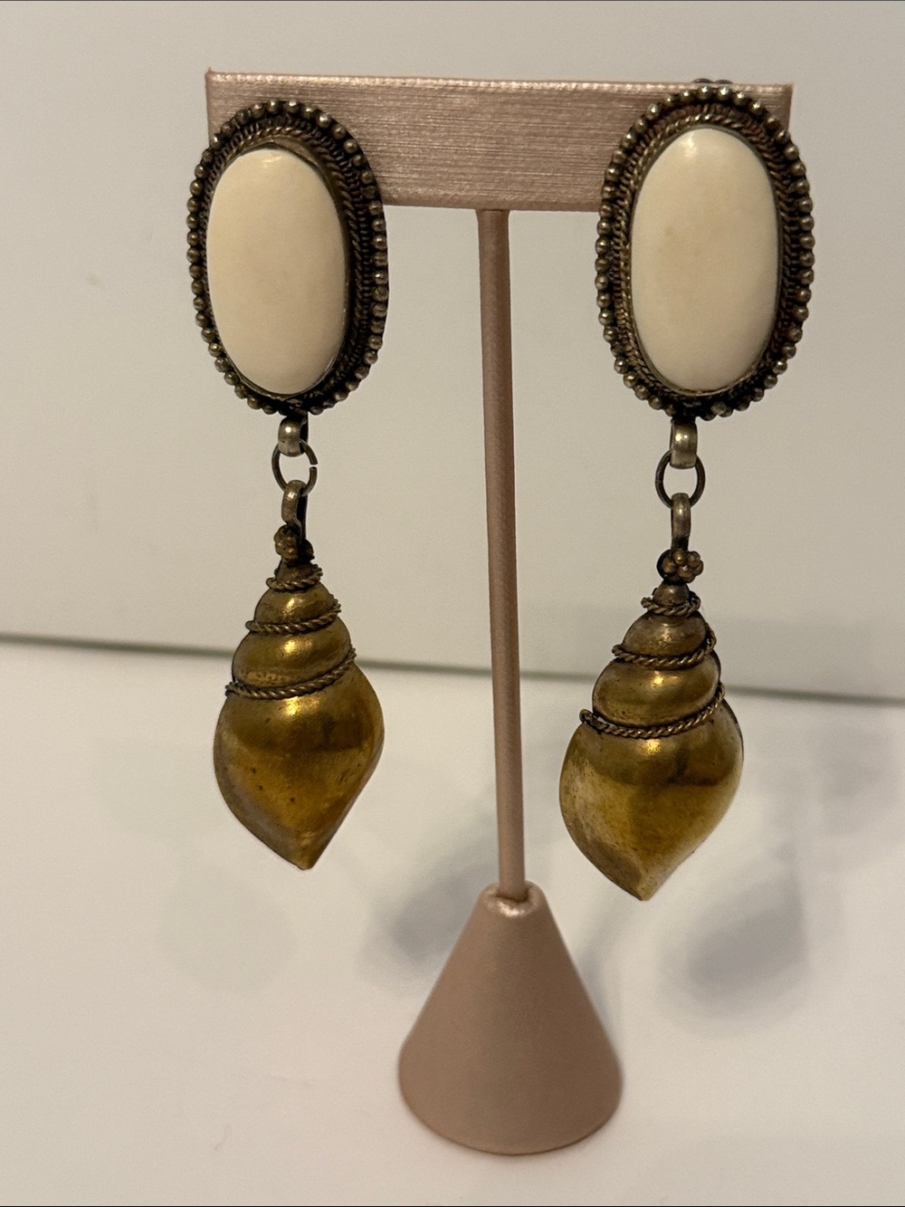 HEIDI DAUS for JIM WALTERS VINTAGE EARRINGS CLIP BRASS SHELL OVAL BONE BEZEL